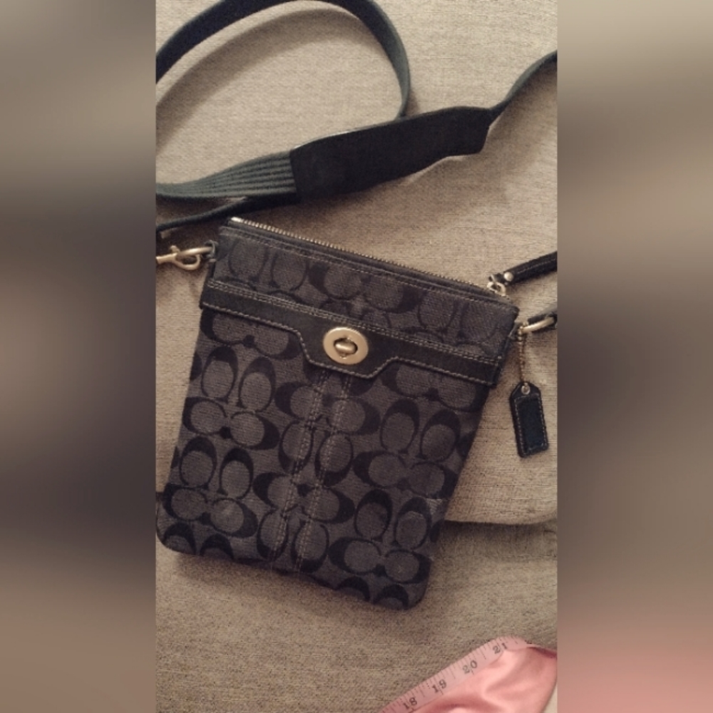 Coach side bag 9 x7
